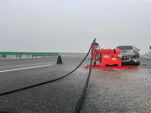 乌拉特后马路路基路面开裂下沉注浆加固灌浆