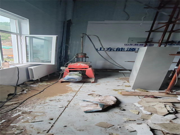 乌拉特后地基基础下沉墙体裂缝加固注浆顶升施工