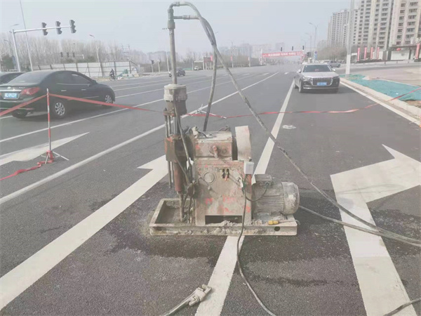 乌拉特后公路路面下沉沉降开裂注浆加固施工